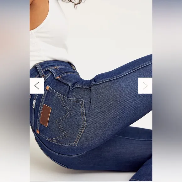 NWT Wrangler Wanderer High Rise Flare Jeans Size 27W