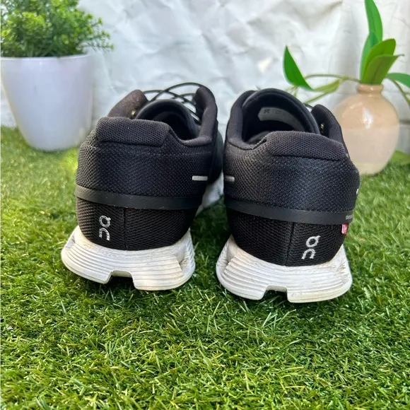 On Cloud 5 Sneakers in Black /white men size  12 gently used