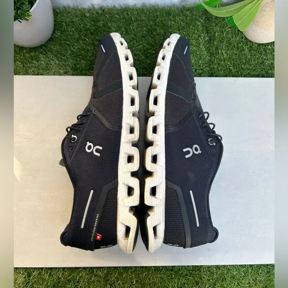 On Cloud 5 Sneakers in Black /white men size  12 gently used