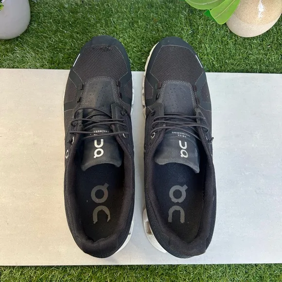 On Cloud 5 Sneakers in Black /white men size  12 gently used
