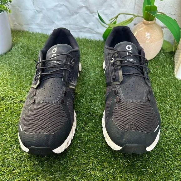 On Cloud 5 Sneakers in Black /white men size  12 gently used