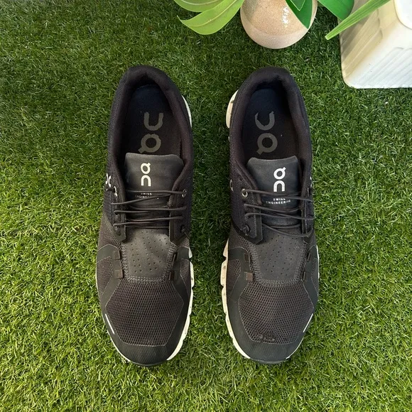 On Cloud 5 Sneakers in Black /white men size  12 gently used