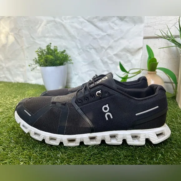 On Cloud 5 Sneakers in Black /white men size  12 gently used