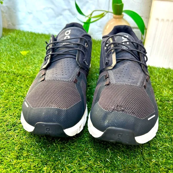 On Cloud 5 Sneakers in Black /white men size  12 gently used