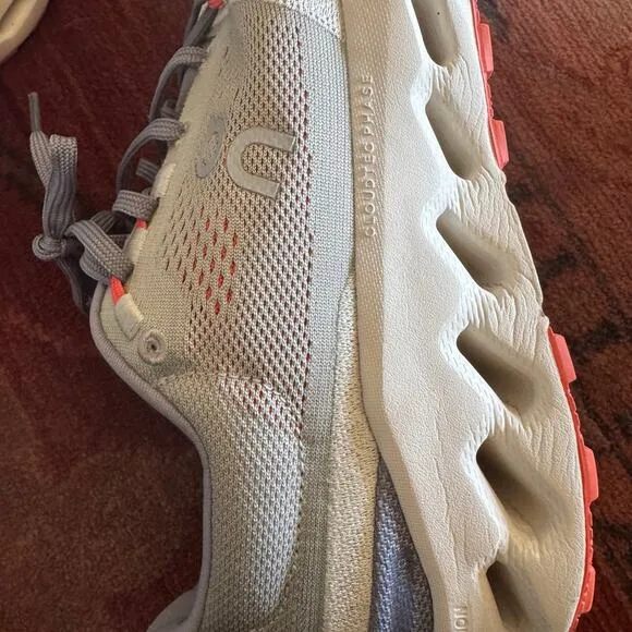 On Cloud Men’s Cloudsurfer Trail Sneaker Shoes Fossil Ivory Size 9.5