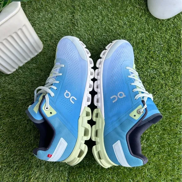 ON Cloudflow Niagara | MeadowWOMEN SIZE 6  gently used