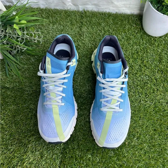 ON Cloudflow Niagara | MeadowWOMEN SIZE 6  gently used