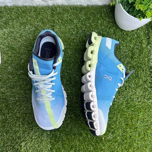 ON Cloudflow Niagara | MeadowWOMEN SIZE 6  gently used