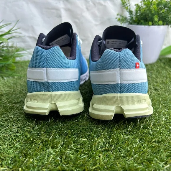 ON Cloudflow Niagara | MeadowWOMEN SIZE 6  gently used