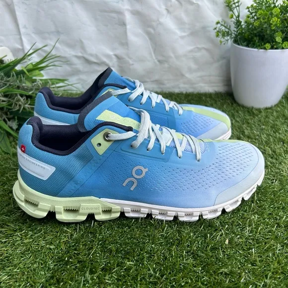 ON Cloudflow Niagara | MeadowWOMEN SIZE 6  gently used