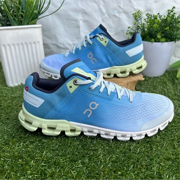 ON Cloudflow Niagara | MeadowWOMEN SIZE 6  gently used