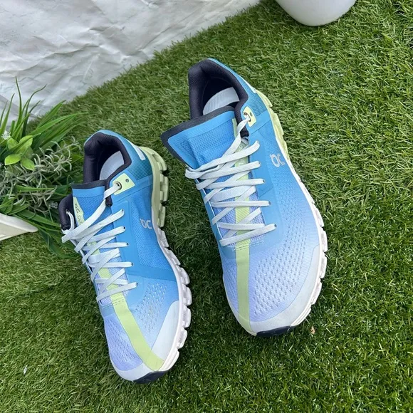ON Cloudflow Niagara | MeadowWOMEN SIZE 6  gently used