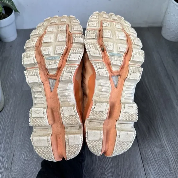 On Cloudventure Peach Orange Women’s Size 10 Trail Running Shoes