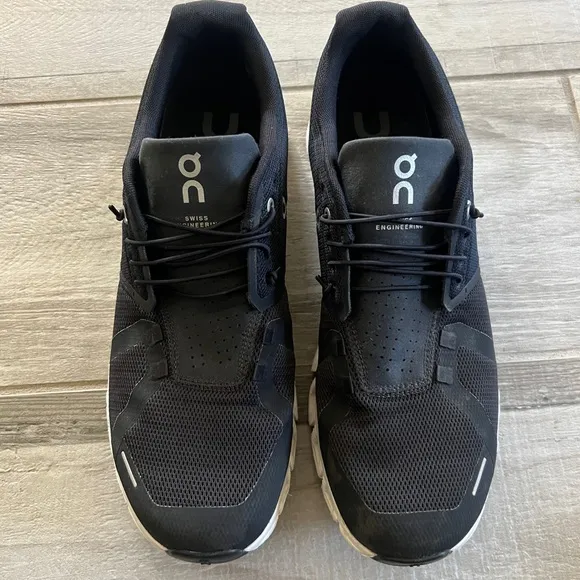 On Men's Cloud 5 Low Top Sneakers in All Black sz 11.5