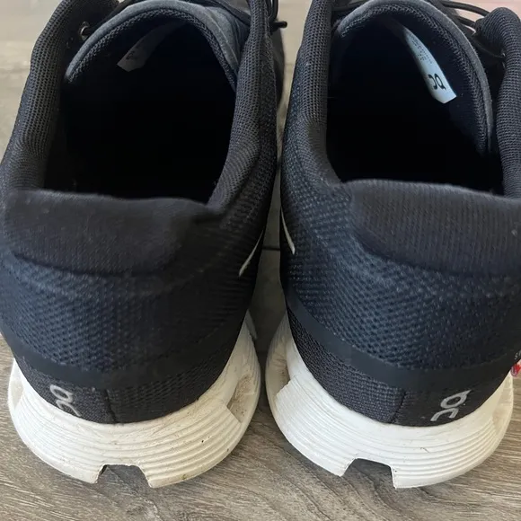 On Men's Cloud 5 Low Top Sneakers in All Black sz 11.5