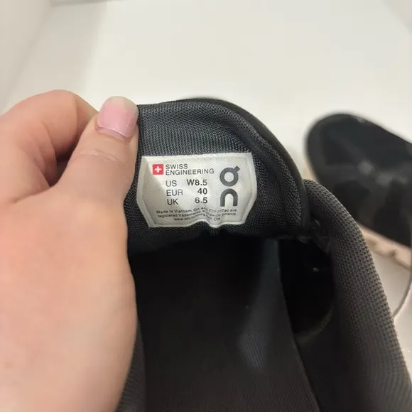 On Running Cloud 5 Women’s Black Running‎ Shoes