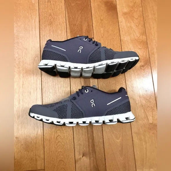 On Running Women's Cloud - Shark / Pebble size 8