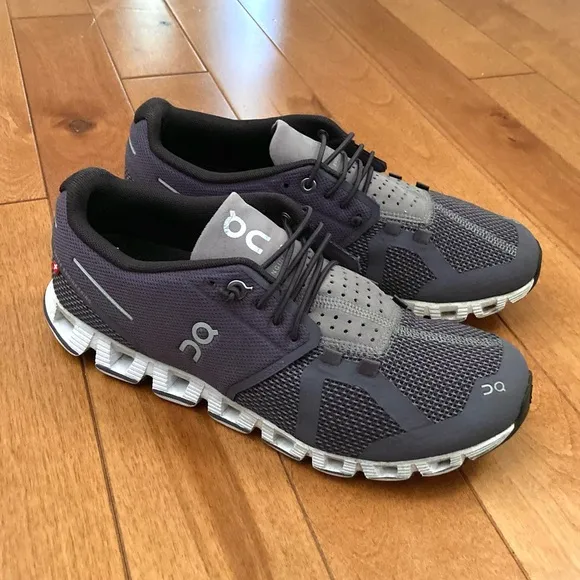 On Running Women's Cloud - Shark / Pebble size 8