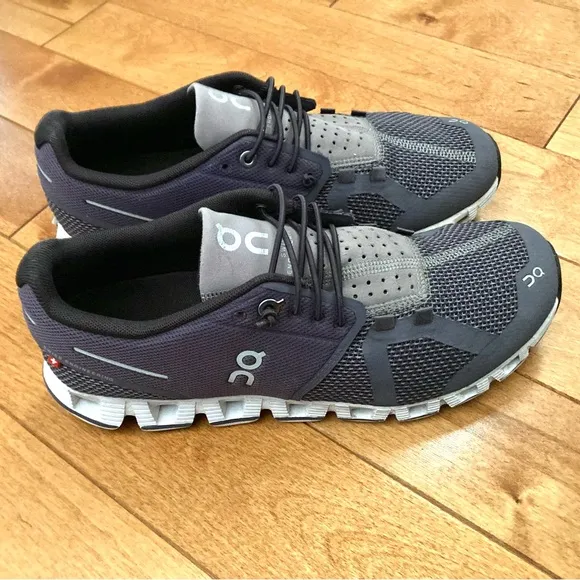On Running Women's Cloud - Shark / Pebble size 8