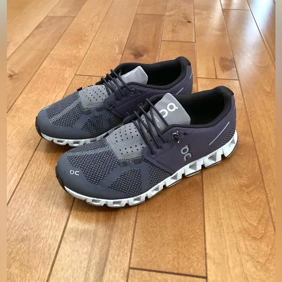 On Running Women's Cloud - Shark / Pebble size 8