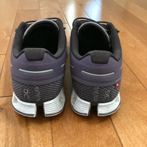 On Running Women's Cloud - Shark / Pebble size 8