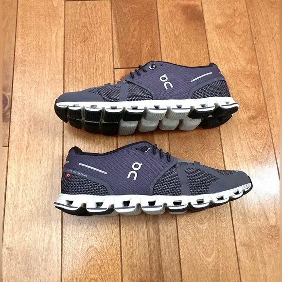 On Running Women's Cloud - Shark / Pebble size 8