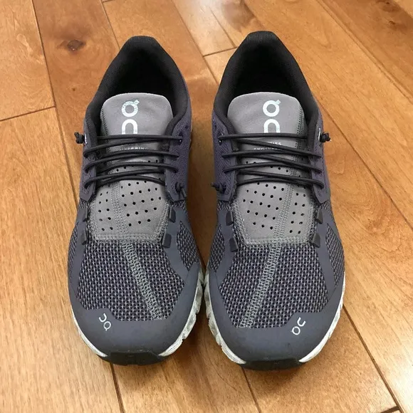 On Running Women's Cloud - Shark / Pebble size 8