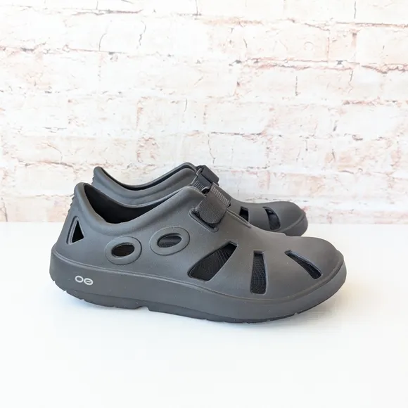 OOFOS Black Shoes with Adjustable Strap and Ventilation