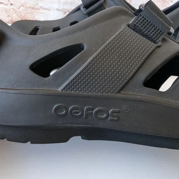 OOFOS Black Shoes with Adjustable Strap and Ventilation