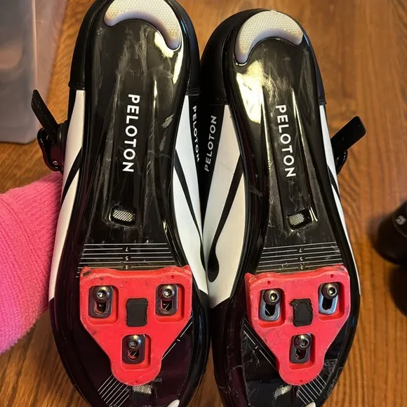 Peloton cycling shoes - 1 pair - size 38 or 43