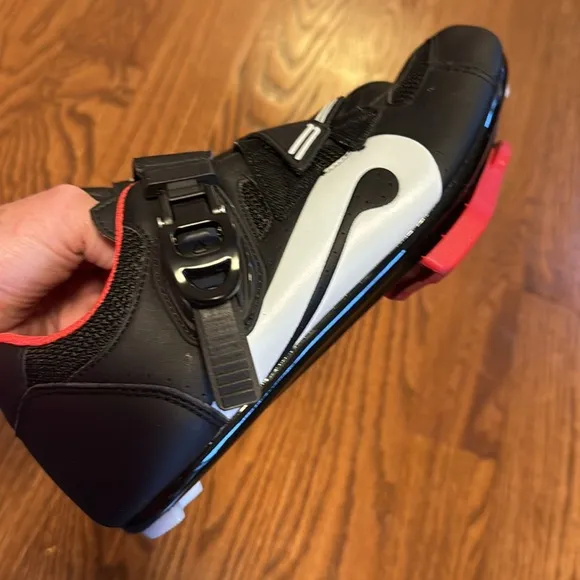 Peloton cycling shoes - 1 pair - size 38 or 43