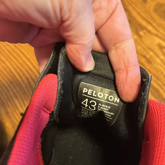 Peloton cycling shoes - 1 pair - size 38 or 43