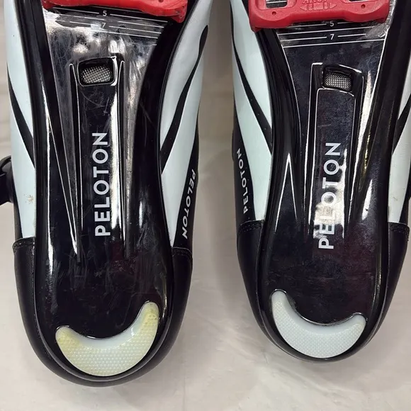 Peloton Cycling Shoes Black 45 Breathable Mesh Ratchet Clip Velcro Straps Cleats