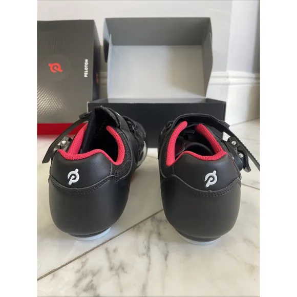 Peloton Unisex Cycling Shoes Sz 40 (men 7, wmn 9) Excellent Condition Black Red