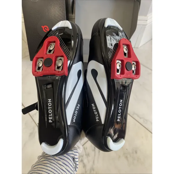 Peloton Unisex Cycling Shoes Sz 40 (men 7, wmn 9) Excellent Condition Black Red