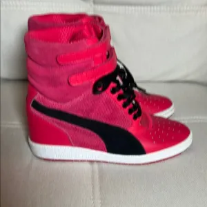 Puma Sky Wedge Red and Black Women’s High-Top Sneakers Shoes Size 9.5
