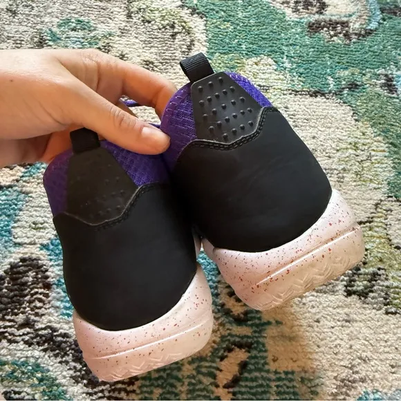 Purple high top NIKE Jordan Reveal basketball shoes