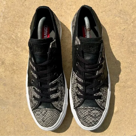 Rare Converse Chuck Taylor All Star Year Of The Snake Low Top - Size 9 Men’s