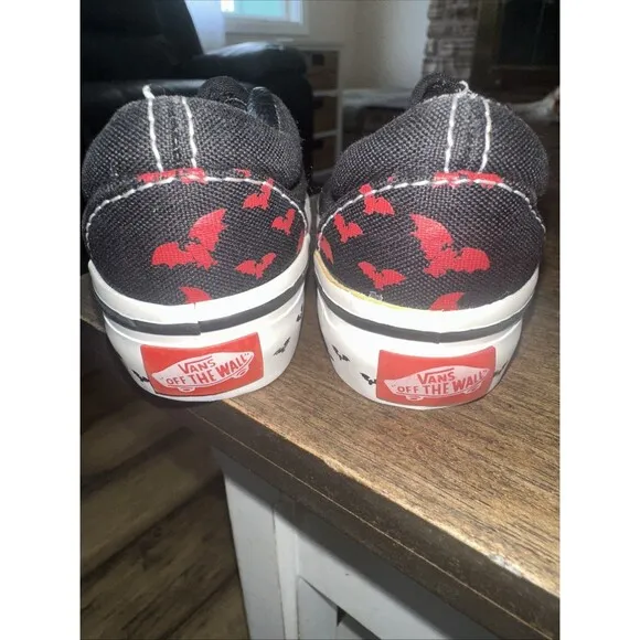 RARE! VANS Warped Tour Bat Trail Black Red White Classic Slip On Shoes T 4.0