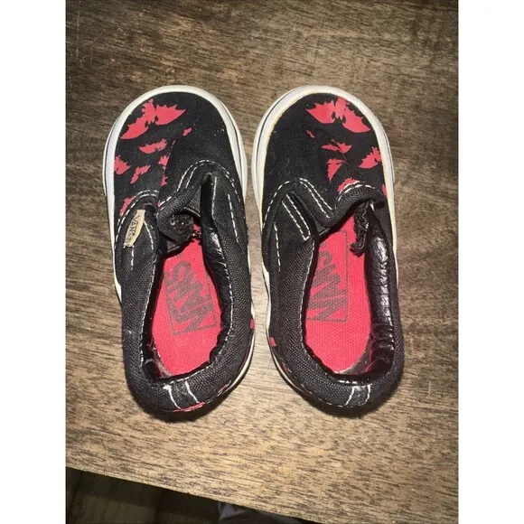 RARE! VANS Warped Tour Bat Trail Black Red White Classic Slip On Shoes T 4.0