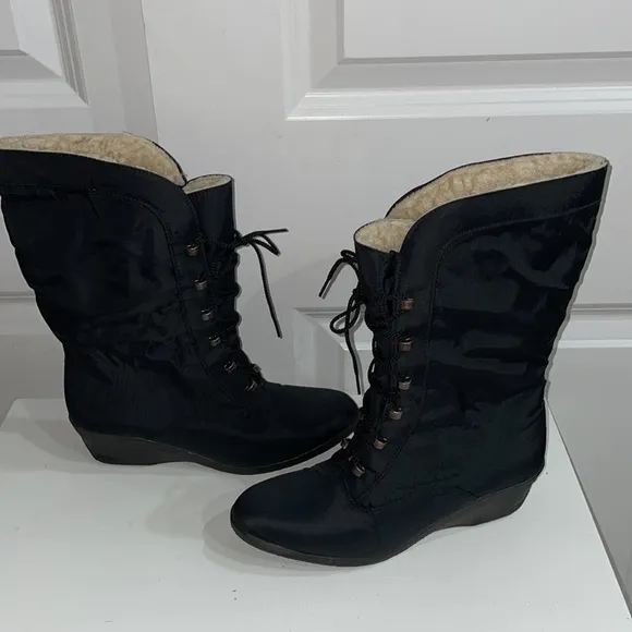 Revelations Vintage Women’s Winter Boots size 6.5N Black Nylon Faux Fur lined