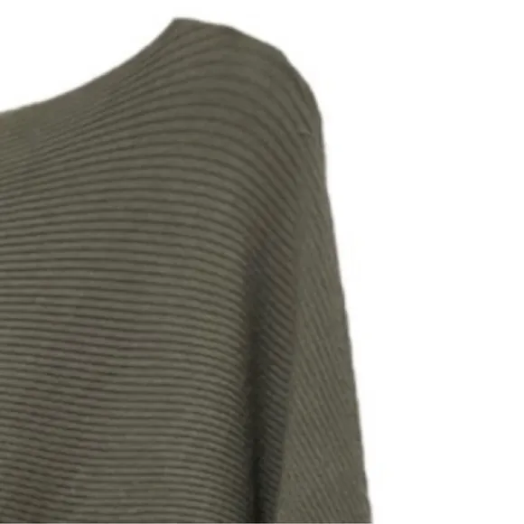 Ribbed Knit Sweater Long Sleeve Lightweight Viscose Olive Green Size Medium