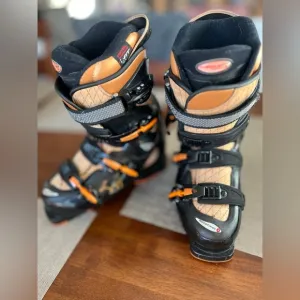 Rossignol Soft 3 ski boots.  Size 24.  Good used condition.  See all pictures.