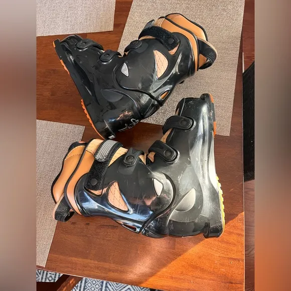 Rossignol Soft 3 ski boots.  Size 24.  Good used condition.  See all pictures.