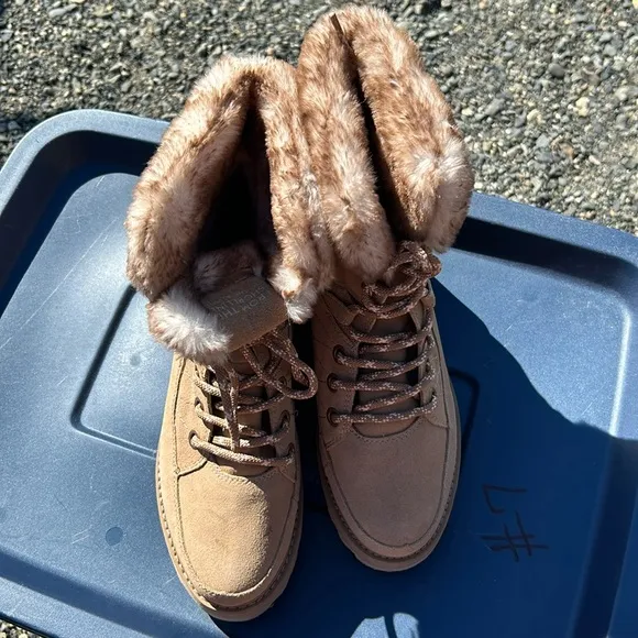 Roxy Alpine collection boots