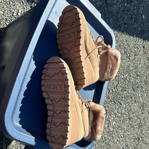 Roxy Alpine collection boots