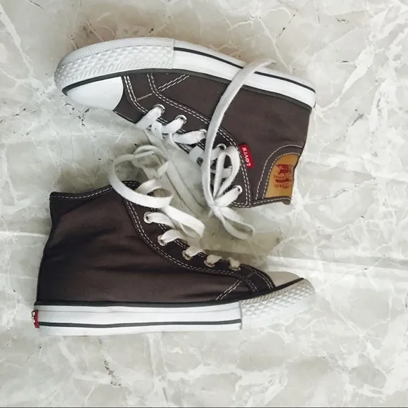 ⚠️SALE! 🎯Adorable Grey Levi's High Top Converse