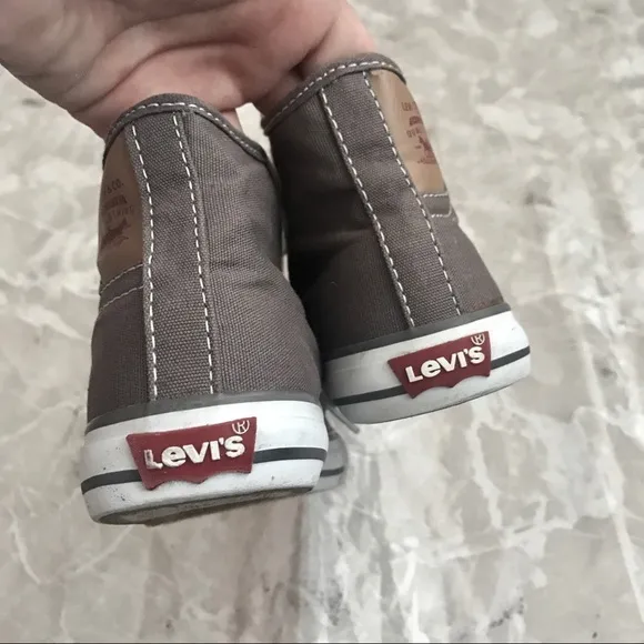 ⚠️SALE! 🎯Adorable Grey Levi's High Top Converse