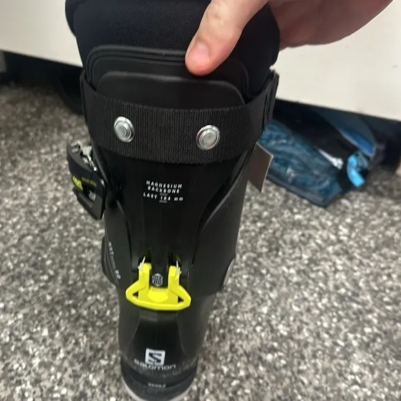 Salomon ski boots 29.5 Never been worn