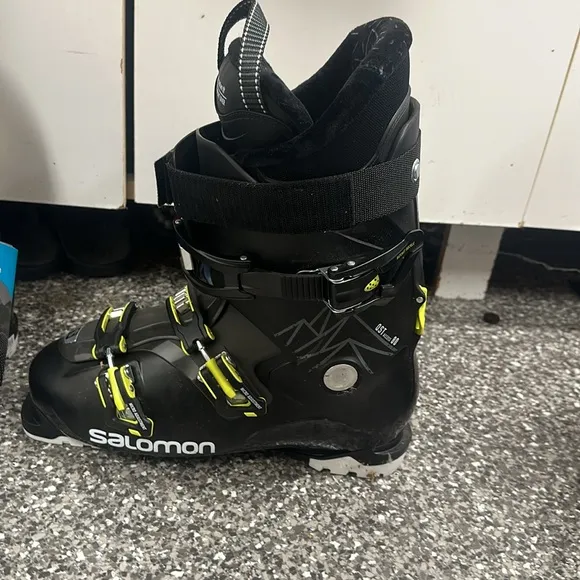 Salomon ski boots 29.5 Never been worn